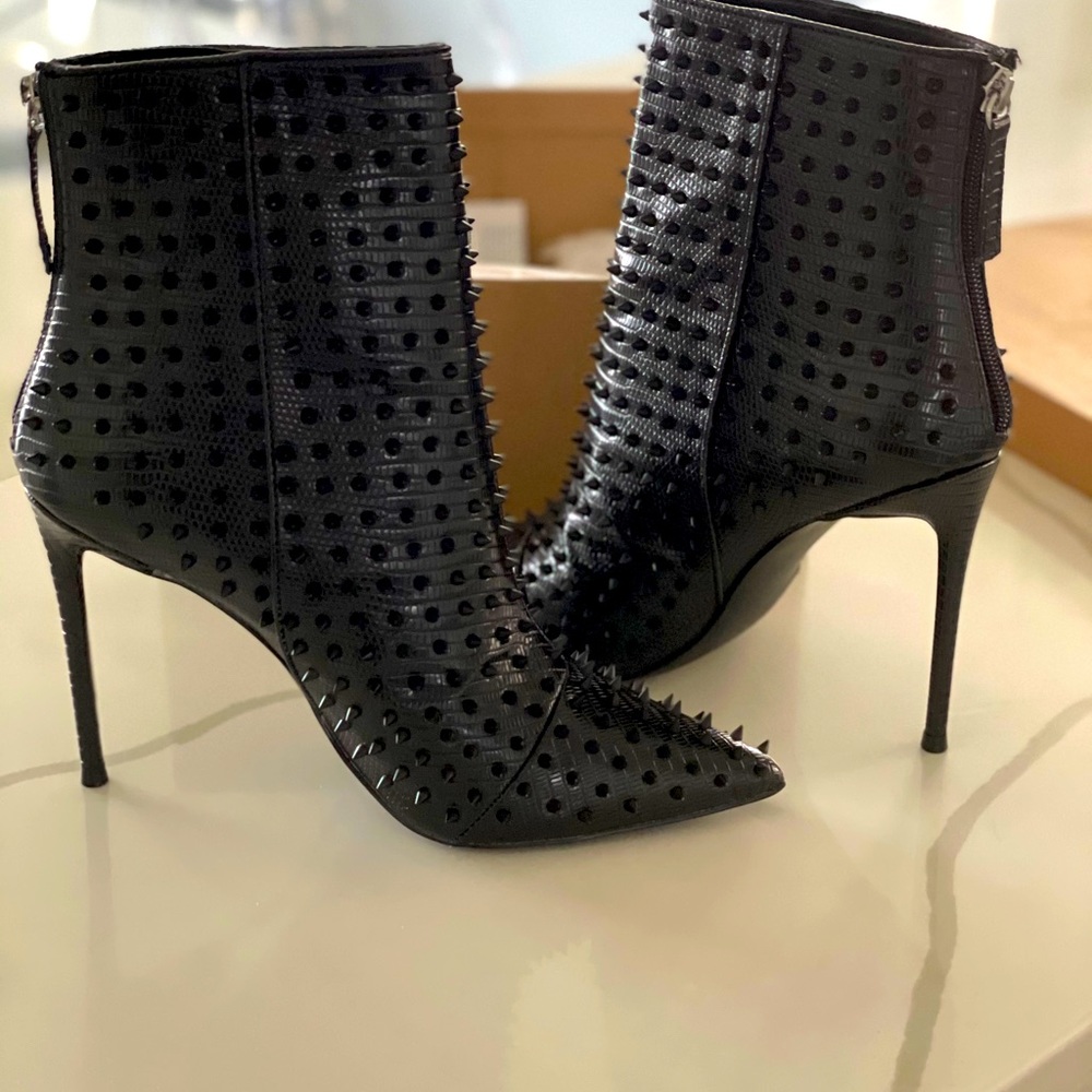 New Steve Madden black spiked heel bootie boot